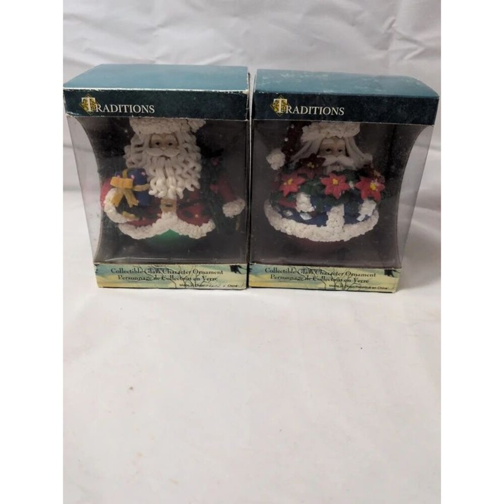 2 traditions ornaments Santa